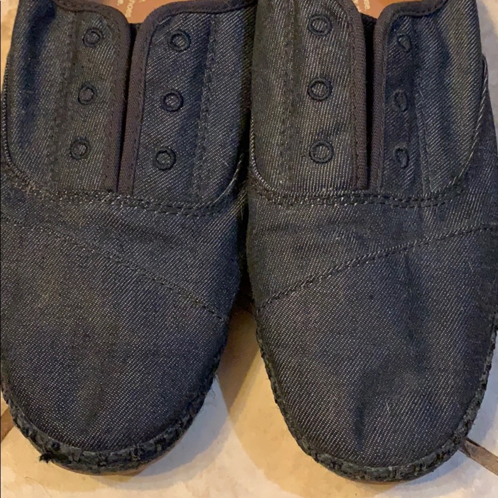 Toms - Picture 3 of 5